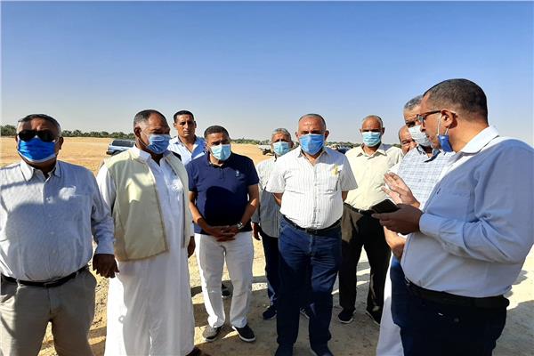 وزير الري يتفقد منطقة خنيس بواحة سيوة 