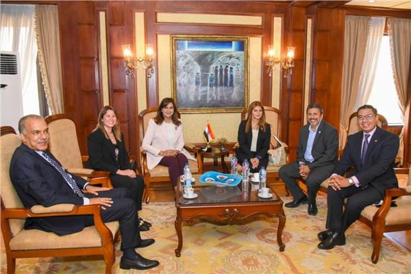 السفيرة نبيلة مكرم وزيرة الهجرة