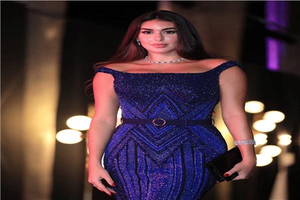 مصممة أزياء تقدم تحليلا صادما لسواريهات نجمات مهرجان الجونة