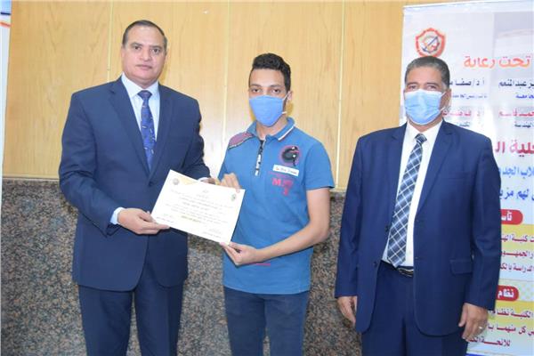 هندسة سوهاج تحتفل باستقبال ٢٦٠ من طلابها الجدد وتكرم أوائل الدفعات