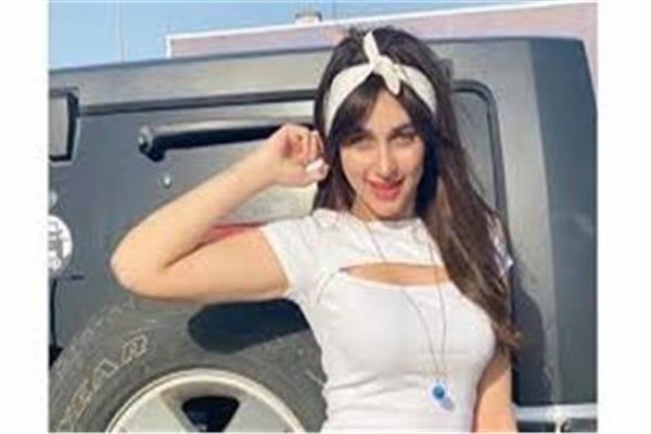فتاة التيك توك