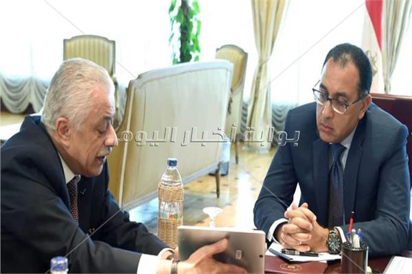 رئيس الوزراء ووزير التربية والتعليم - صورة أرشيفية