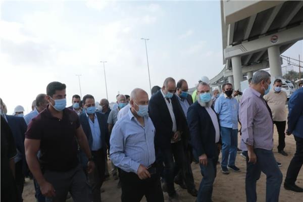 وزير النقل يتفقد مسار مشروعي المونوريل 
