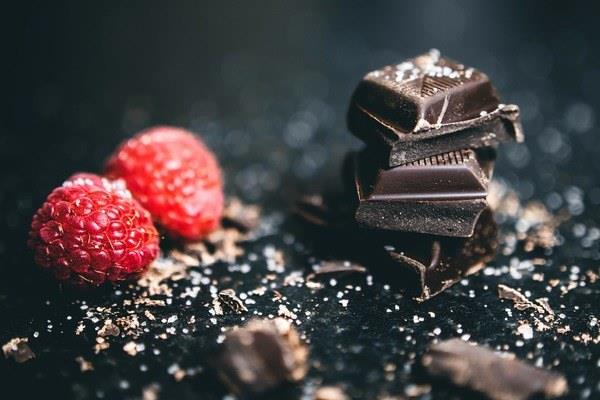 الأفوكادو والشيكولاتة لبشرة نضرة وشباب دائم