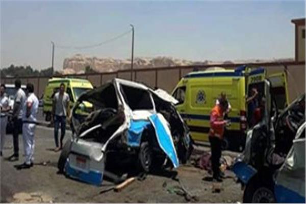تصادم مروع بين سيارتين ودراجة نارية 