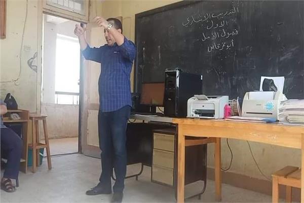 لغة الإشارة والتواصل مع ذوى القدرات الخاصة بثقافة المنيا 