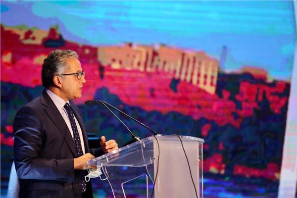  وزير السياحة و الآثار د خالد العناني