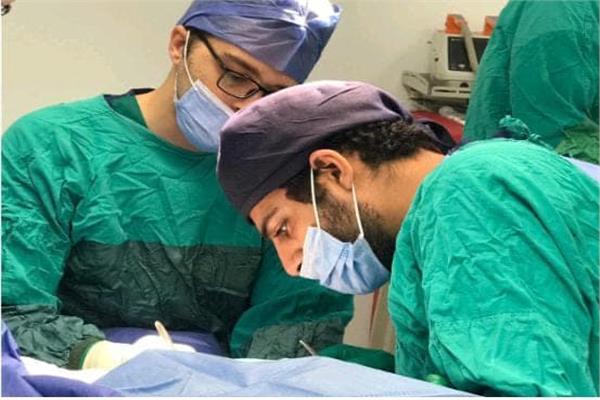 علاج طفل 6 سنوات من تشوه في اليد بجراحتين دقيقتين