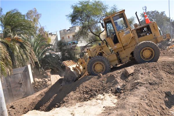 محافظ الأقصر يطالب بالإلتزام بالجداول الزمنية المحددة لإنهاء مشروع إنشاء مدينة الشمس جديدة