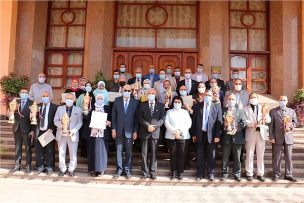 مبارك يكرم الكليات الفائزة بالمنوفية