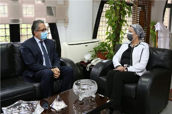 الدكتورة ياسمين فؤاد وزيرة البيئة والدكتور خالد العنانى وزير السياحة 