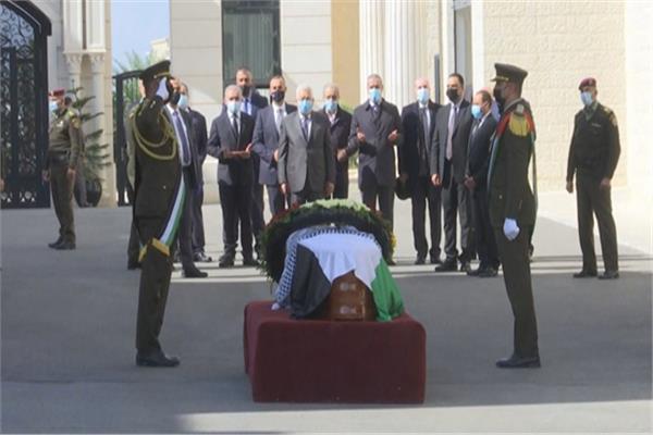 صورة من تشييع الجثمان