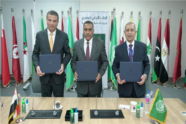 لحظة توقيع إتفاقية التعاون