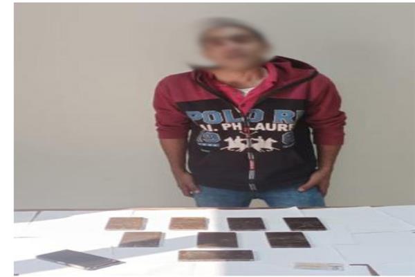 المتهم بحوزتة المضبوطات