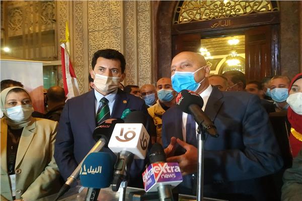 الفريق المهندس كامل الوزير وزير النقل والدكتور أشرف صبحي وزير الشباب والرياضة
