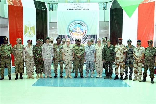 رئيس الأركان يحضر المرحلة الرئيسية للتدريب الجوى المصري السوداني