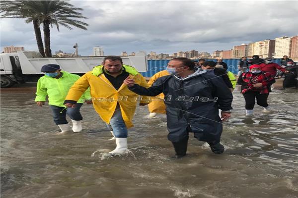 محافظ الإسكندرية يتابع الأمطار