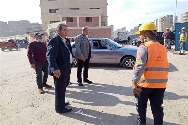 رئيس مدينة الخصوص يتابع أعمال تطوير الطريق الدائرى 