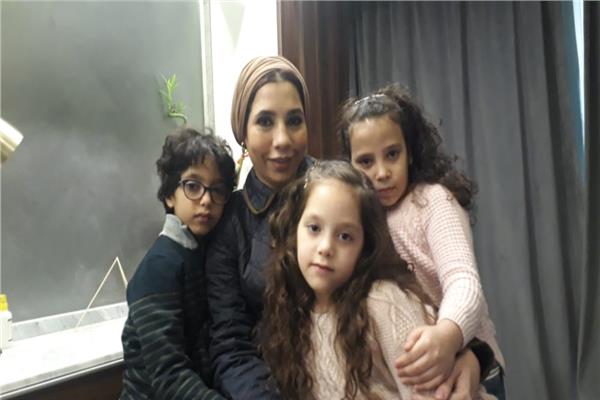  أم لثلاثة توائم.. مغامرات ومقالب بتوقيع «شقاوة العيال»