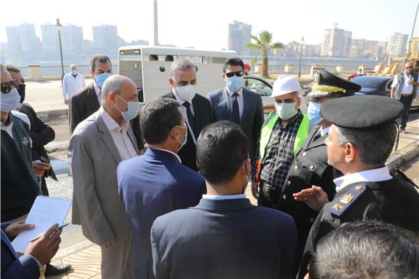 المحافظ يتفقد رفع كفاءة الكورنيش الشرقي