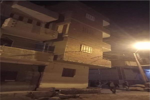ميل و تصدع عقار في بني سويف