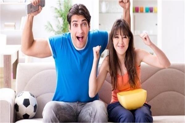 5 نصائح لجعل زوجك يشاهد الماتش في المنزل بدلًا من القهوة