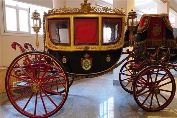 مقتنيات من متحف المركبات الملكية 