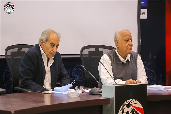 مازن مرزوق خلال الاجتماع
