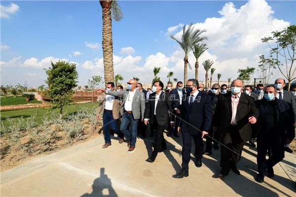 رئيس الوزراء يتفقد أعمال تطوير عين الصيرة