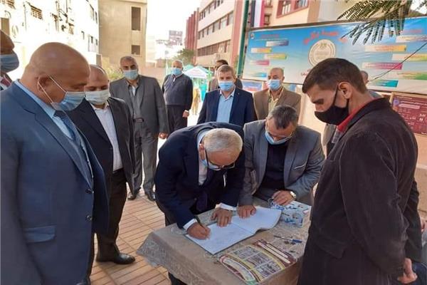 حجازي يطمئن علي سير العملية التعليمية بإدارة شرق الزقازيق