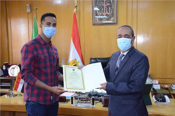 بشارة يكرم أبن الإسماعيلية صاحب أعلى قفزة خارج الماء فى العالم