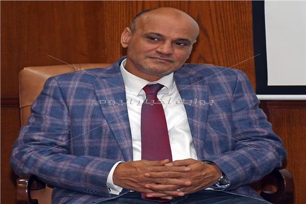 خالد ميري رئيس تحرير جريدة الأخبار 