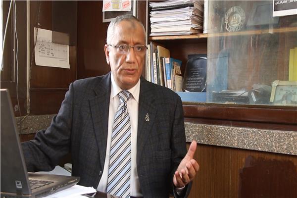  الدكتورعبد الهادي علي أستاذ الكيمياء الحيوية بمعهد الأورام