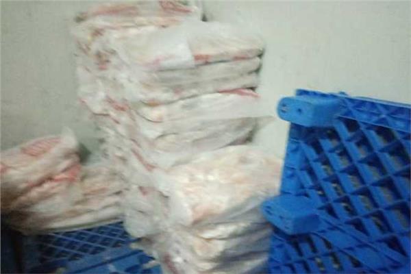 ضبط مصنع لتعبئة المواد الغذائية