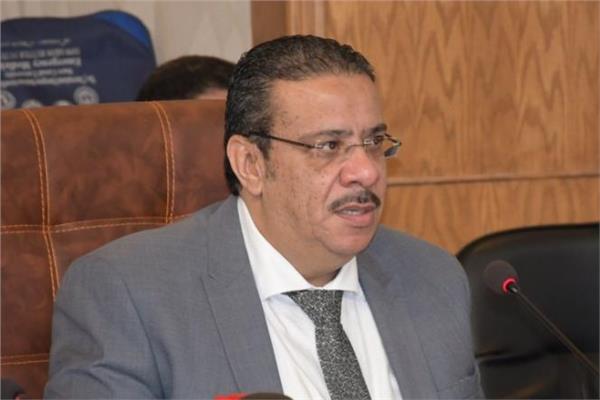 الدكتور أحمد زكي رئيس جامعة قناة السويس