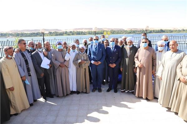 سعفان يلتقي صيادي بحيرة ناصر بأسوان