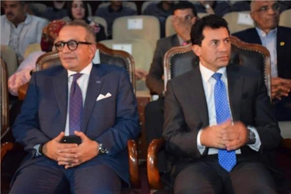 وزير الشباب والرياضة وعمرو الجنانيني