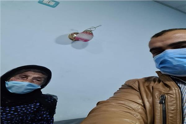 تعافي سيدة عجوز من فيروس كورونا ا