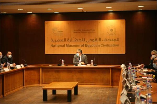 وزير السياحة يتفقد متحف الحضارة 