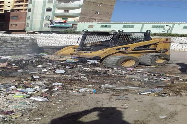 رفع 306 طنا من القمامة والمخلفات الصلبة بملوي بالمنيا