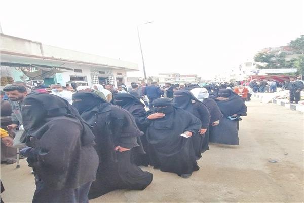 جانب من التوافد على لجان الانتخابات بالشيخ زويد