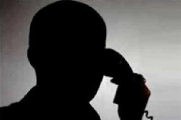 مكالمة تهديد لفنان مشهور.. الجلوس بالمنزل أو القتل