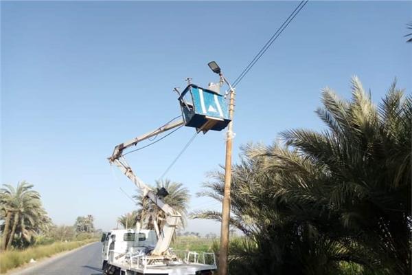 أعمدة الانارة بعدد من قري مركز ملوى