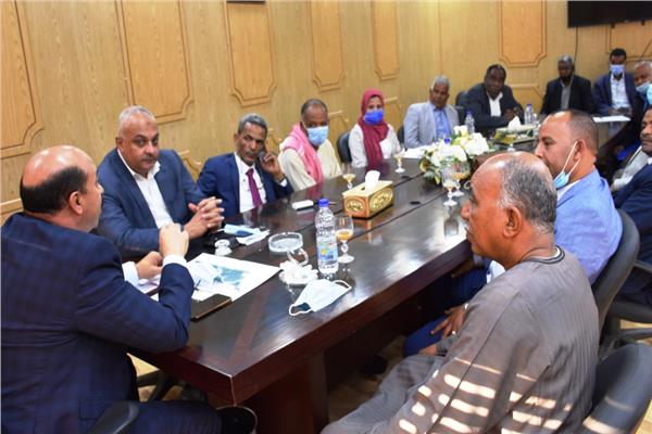 محافظ أسوان يلتقي بأعضاء مجلسى النواب والشيوخ 