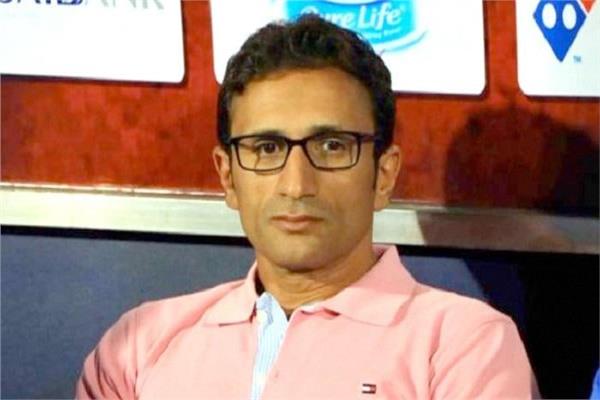 أحمد سامى المدير الفنى لفريق الكرة بنادى سموحة