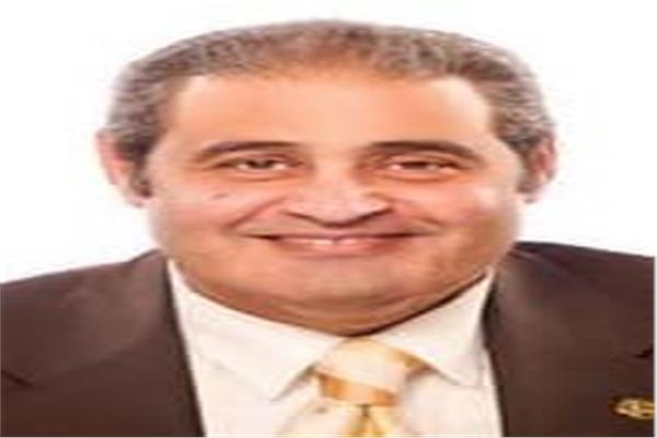  الدكتور نبيل فاروق 