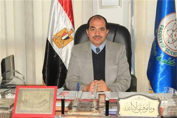  الدكتور محمود شوقى المتينى