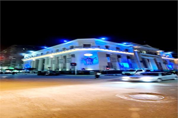 مصر تحتفل بـ«اليوم العالمي لحقوق الإنسان» بإضاءة الأهرامات وصروح الدبلوماسية