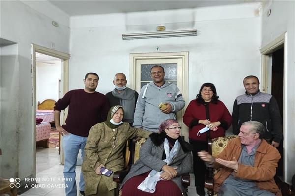 نقل بائع المناديل ونجلته لدار رعاية