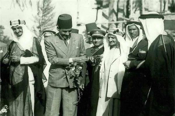 مصري يضيء المسجد النبوي ويزور قبر النبي